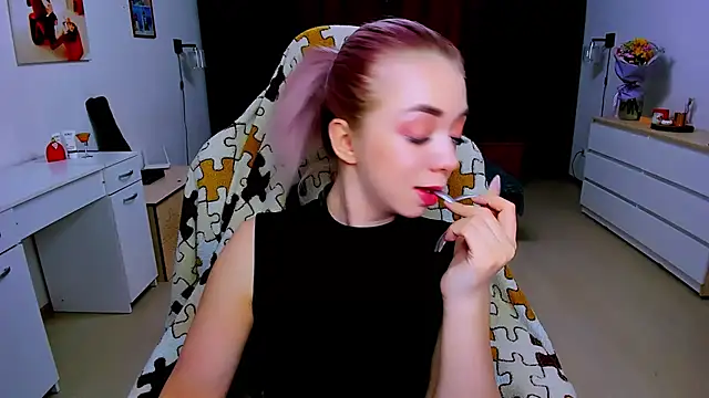 littleSiyfairy online show from February 5, 12:17 pm