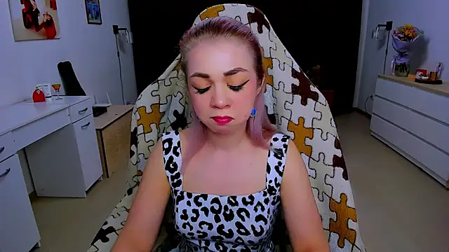 littleSiyfairy online show from February 6, 2:26 pm