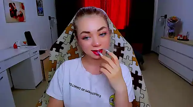 littleSiyfairy online show from February 8, 9:35 am