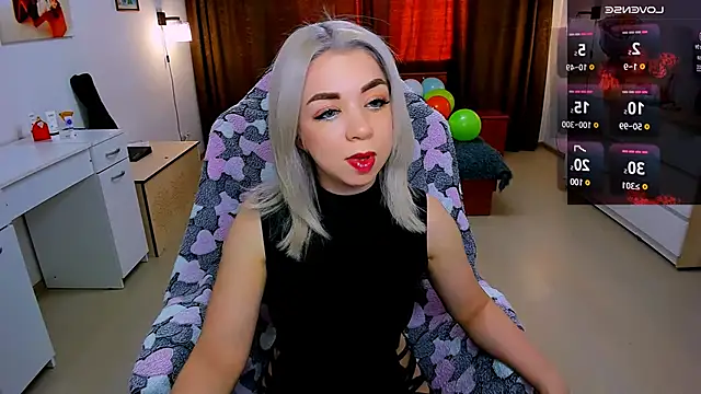 littleSiyfairy online show from February 12, 11:40 am
