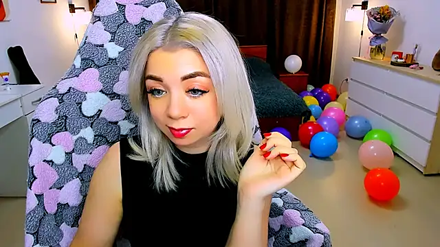 littleSiyfairy online show from February 12, 2:43 pm