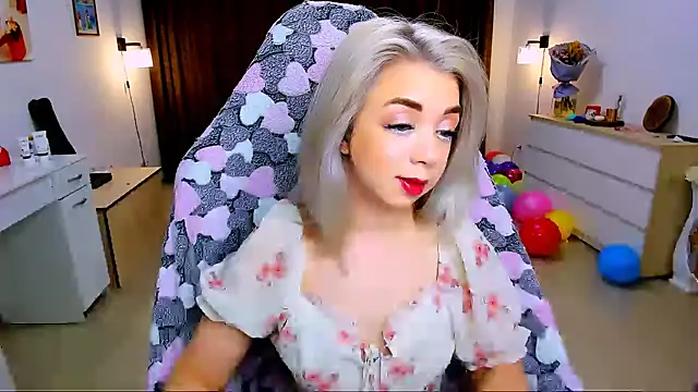 littleSiyfairy online show from February 13, 4:43 am