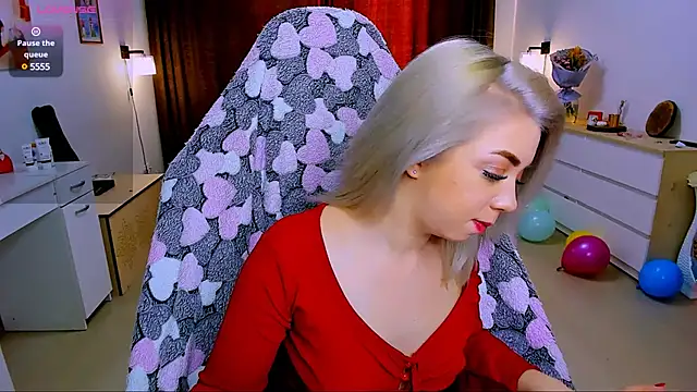 littleSiyfairy online show from February 13, 11:39 am