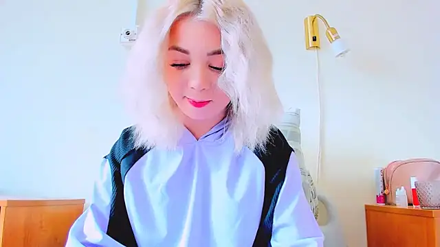 littleSiyfairy online show from February 22, 7:34 am