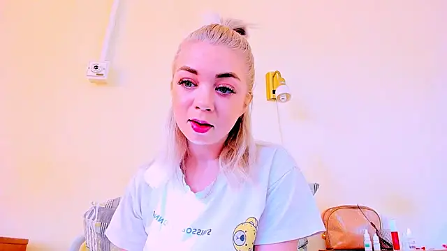 littleSiyfairy online show from February 23, 7:33 am