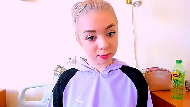 littleSiyfairy online show from February 24, 11:54 am