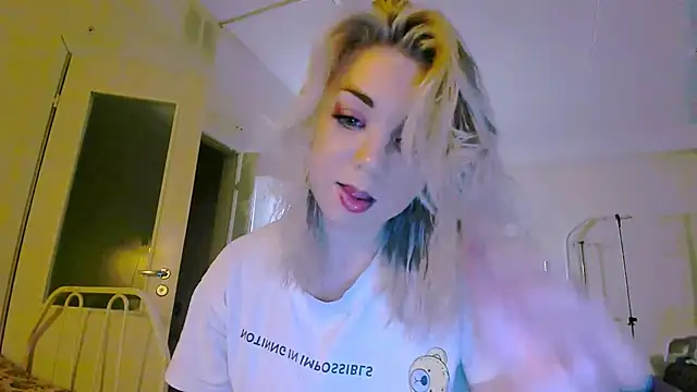 littleSiyfairy online show from February 24, 6:36 pm