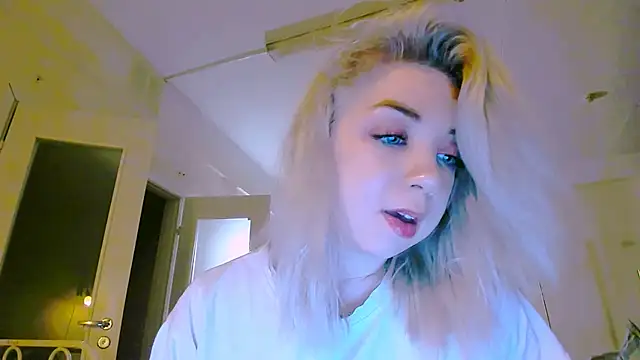 littleSiyfairy online show from February 25, 2:44 pm