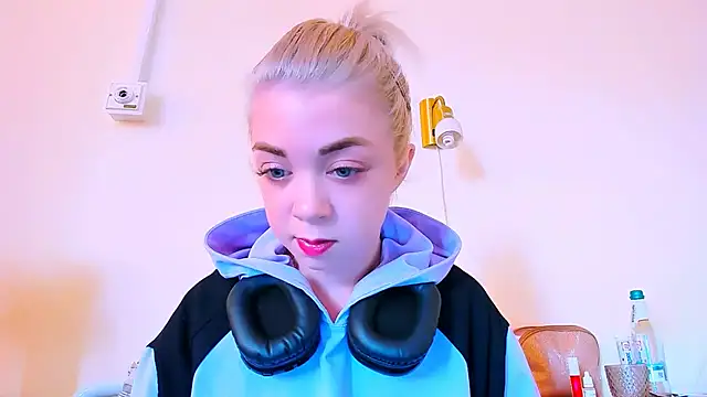 littleSiyfairy online show from February 26, 12:14 pm