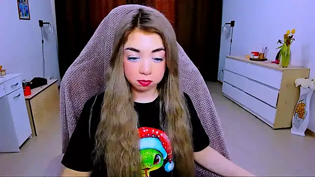 littleSiyfairy online show from March 14, 6:53 am