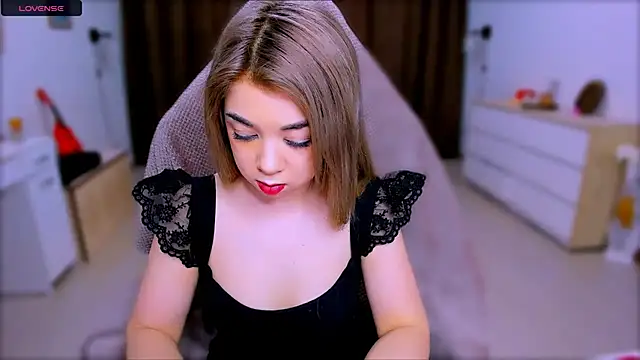 littleSiyfairy online show from March 19, 1:18 pm