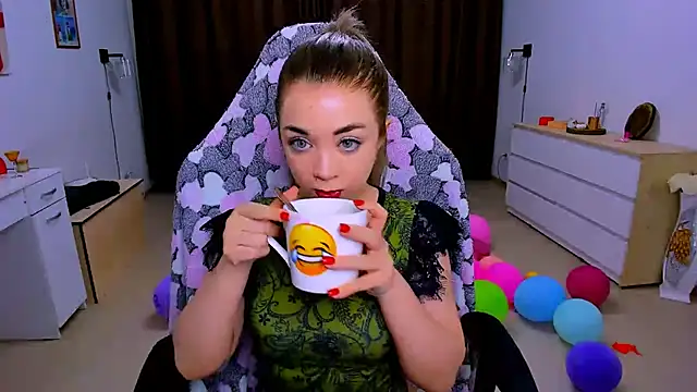 littleSiyfairy online show from March 22, 3:42 pm