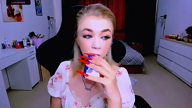 littleSiyfairy online show from September 11, 6:46 am