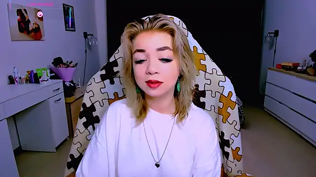 littleSiyfairy online show from September 15, 4:01 am