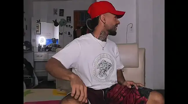 Snapshot of BruceNixon chatting on December 2, 9:28 pm BruceNixon online show from December 2, 9:28 pm