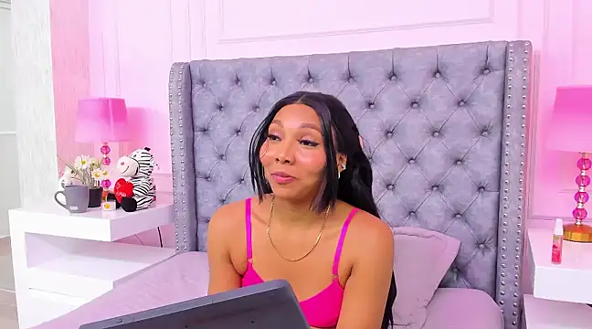 Snapshot of HaileeRoberts chatting on March 4, 6:18 pm HaileeRoberts online show from March 4, 6:18 pm