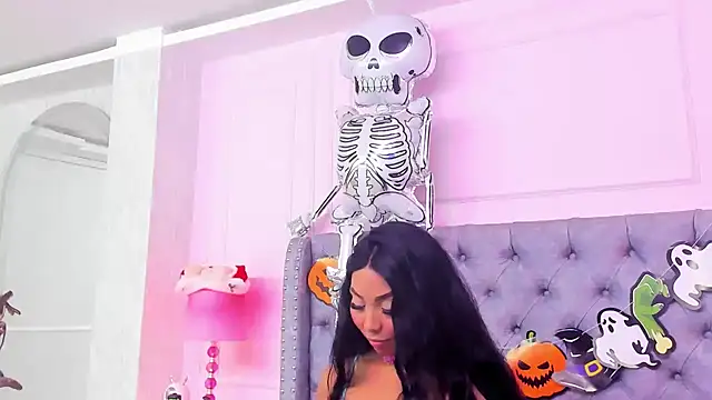 HaileeRoberts online show from November 1, 12:51 pm