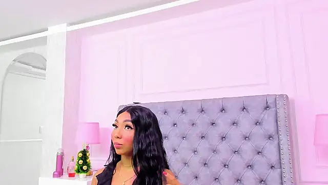 HaileeRoberts online show from November 14, 12:15 pm