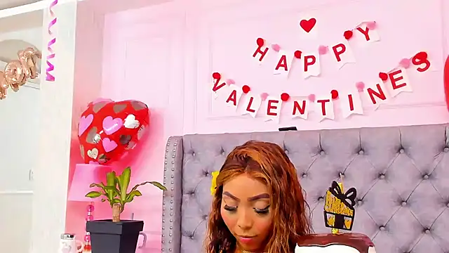 HaileeRoberts online show from February 18, 12:45 pm