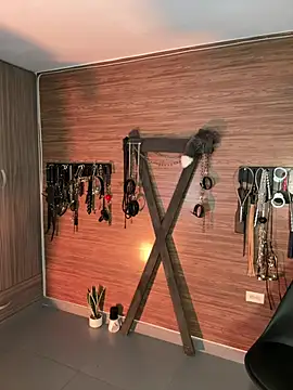 Snapshot of yey_bdsm chatting on June 10, 3:33 pm yey bdsm online show from June 10, 3:33 pm