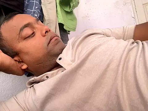 Snapshot of princeraj42 chatting on November 5, 8:47 am princeraj42 online show from November 5, 8:47 am