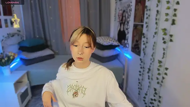 SaintGirl online show from January 14, 3:36 pm