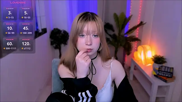 SaintGirl online show from March 21, 3:35 pm