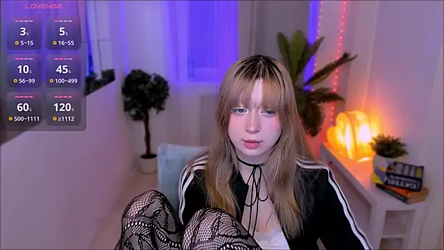 SaintGirl online show from March 21, 6:40 pm