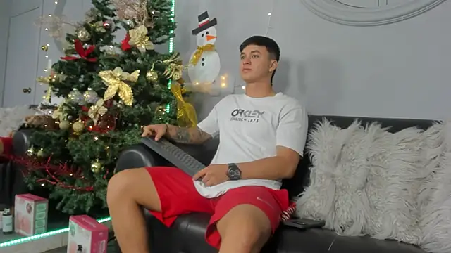 Cristopher strong online show from December 16, 1:32 pm