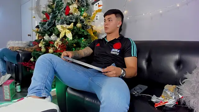 Cristopher strong online show from December 20, 3:53 pm