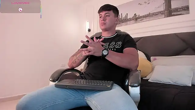 Cristopher strong online show from May 8, 1:38 pm