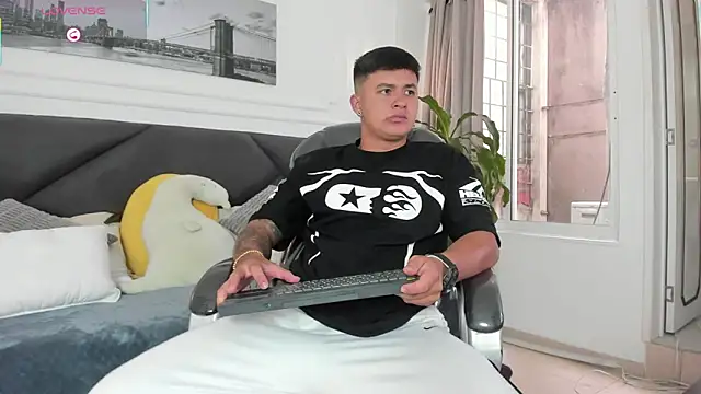 Cristopher strong online show from May 11, 2:01 pm