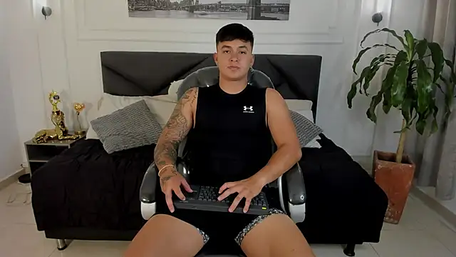 Cristopher strong online show from May 13, 11:18 am