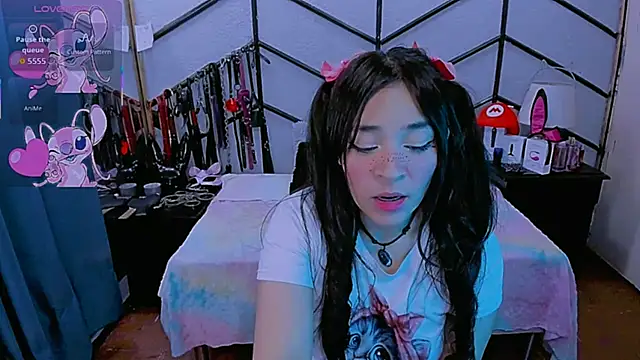 AlanaLuck online show from November 19, 7:25 pm