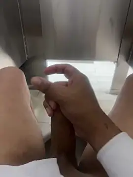 Snapshot of relsb123 chatting on February 5, 6:34 pm relsb123 online show from February 5, 6:34 pm