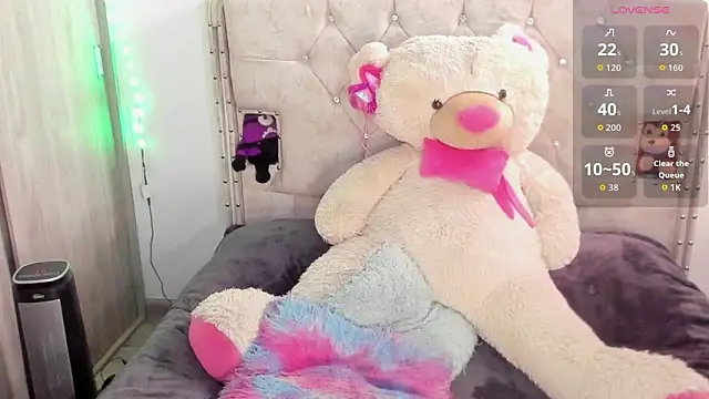  EmiRhodes online show from October 16, 3:35 pm