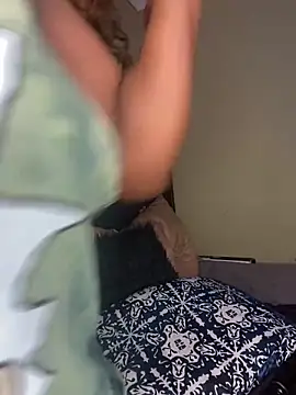 Snapshot of DarkBerry87 chatting on October 15, 12:00 am DarkBerry87 online show from October 15, 12:00 am