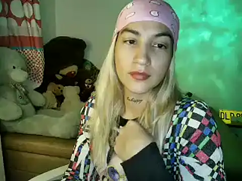 Snapshot of mandy_berrys chatting on February 25, 5:08 am mandy berrys online show from February 25, 5:08 am
