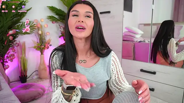 EmilyHudsson 1 online show from February 22, 9:15 pm