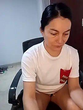 renata hot1 online show from February 5, 1:22 pm