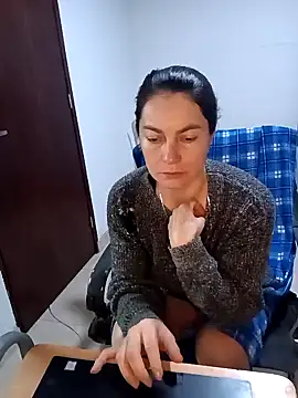 renata hot1 online show from February 12, 5:16 pm