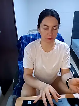 renata hot1 online show from February 15, 12:33 pm