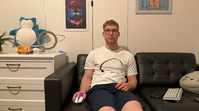 BlueEyedTallGuy94 online show from December 14, 10:50 pm