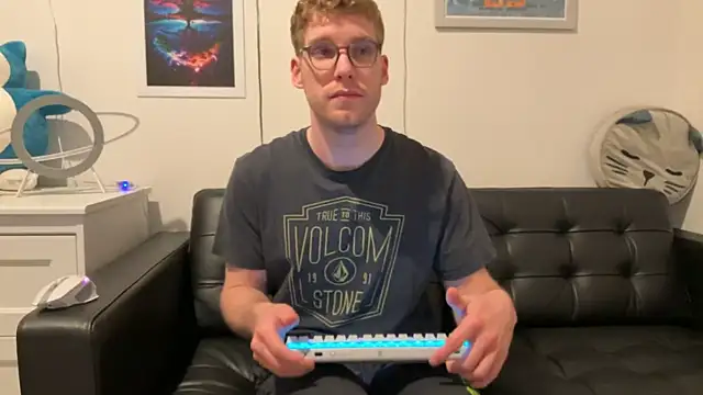 BlueEyedTallGuy94 online show from December 22, 1:12 am