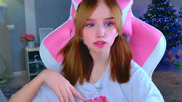 b4by LoL1 online show from December 19, 11:17 am