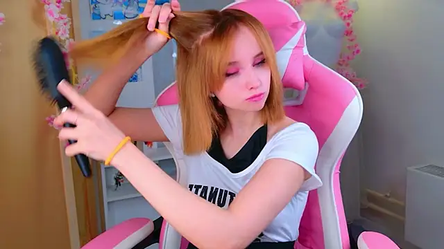 b4by LoL1 online show from May 8, 1:38 pm