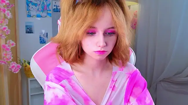 b4by LoL1 online show from May 18, 1:06 pm