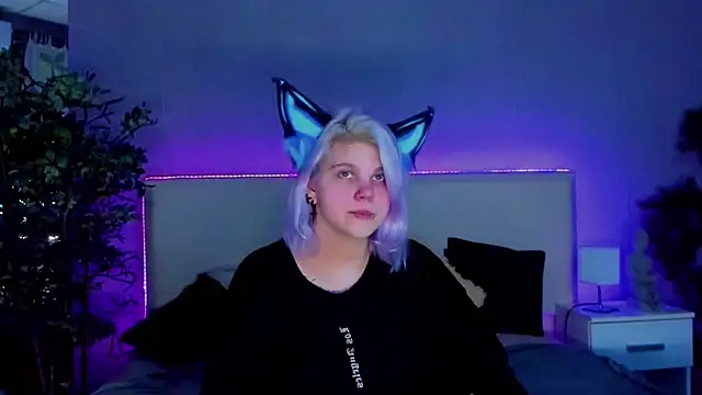JoannLowe online show from December 9, 8:44 pm