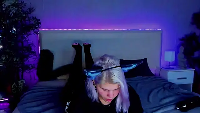 JoannLowe online show from December 13, 1:37 am