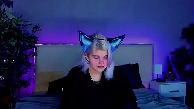 JoannLowe online show from December 14, 8:29 pm